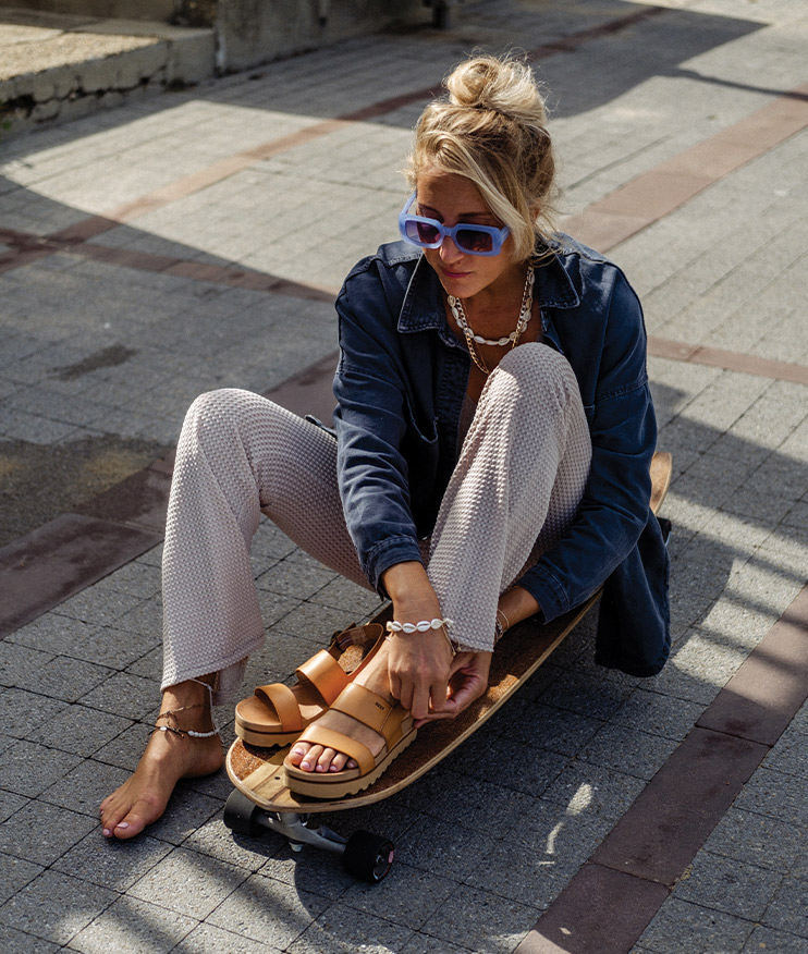 http://woman%20on%20skateboard%20sandals