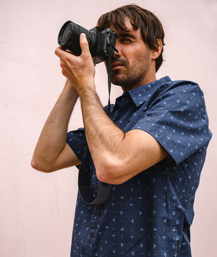 http://man%20taking%20photo